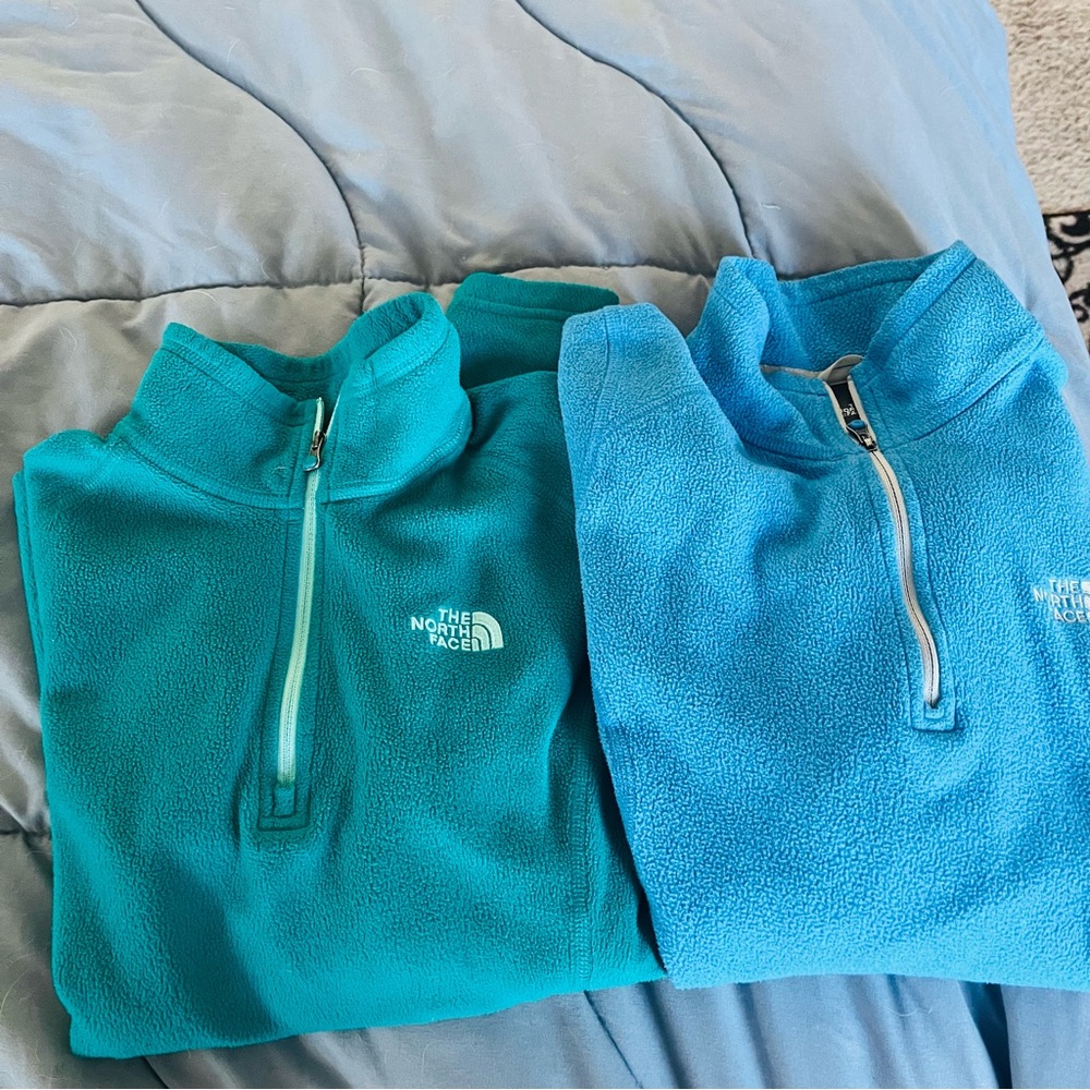 Bundle The North Face Turquoise and Sky Blue Fleece Pullovers